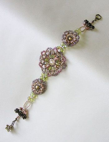 Bead Artistry Kits : Bracelet with Floral Motifs - Gold